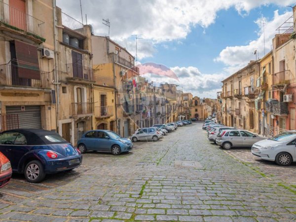 casa indipendente in vendita a Caltagirone