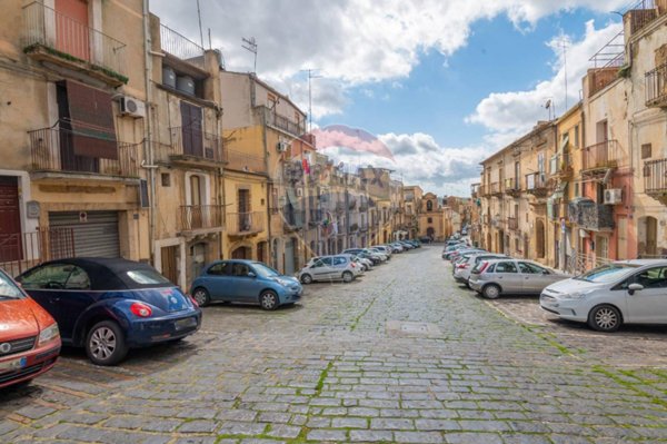 casa indipendente in vendita a Caltagirone