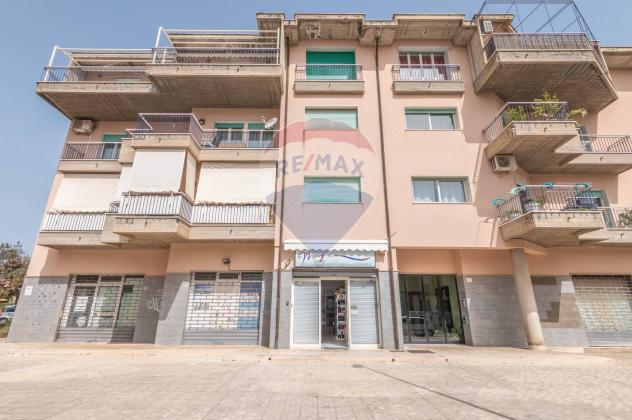 locale commerciale in vendita a Caltagirone