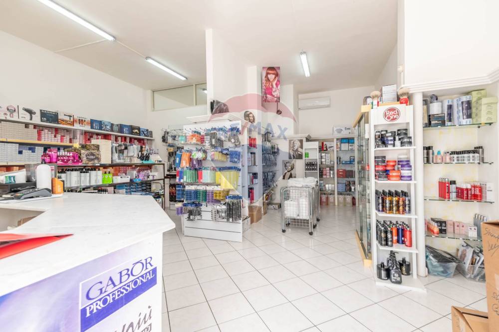 locale commerciale in vendita a Caltagirone