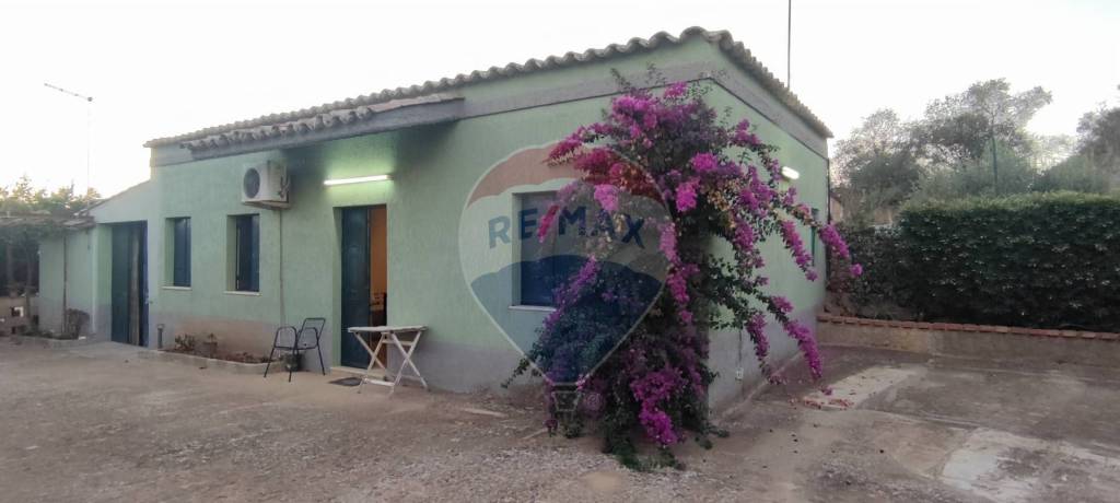 casa indipendente in vendita a Caltagirone