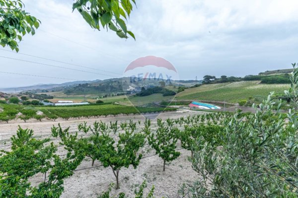 casa indipendente in vendita a Caltagirone