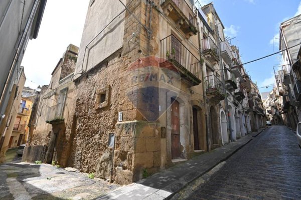 casa indipendente in vendita a Caltagirone