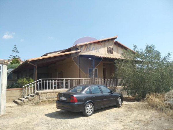 casa indipendente in vendita a Caltagirone in zona Piano Carbone