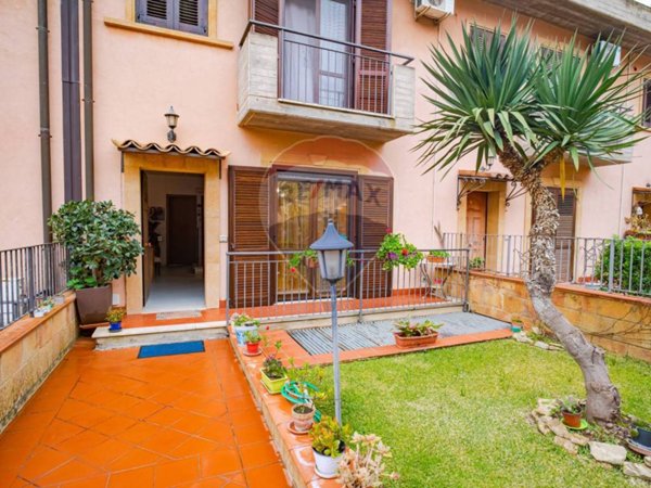 casa indipendente in vendita a Caltagirone