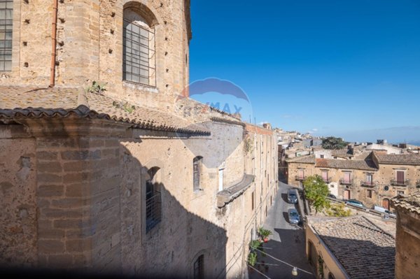 casa indipendente in vendita a Caltagirone