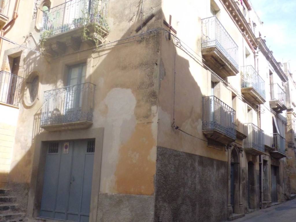 casa indipendente in vendita a Caltagirone