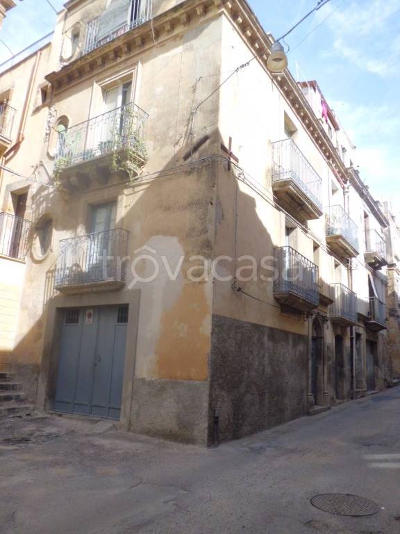 casa indipendente in vendita a Caltagirone