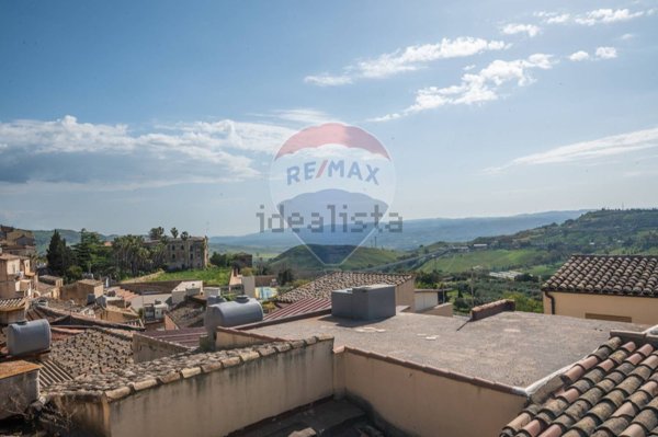 casa semindipendente in vendita a Caltagirone