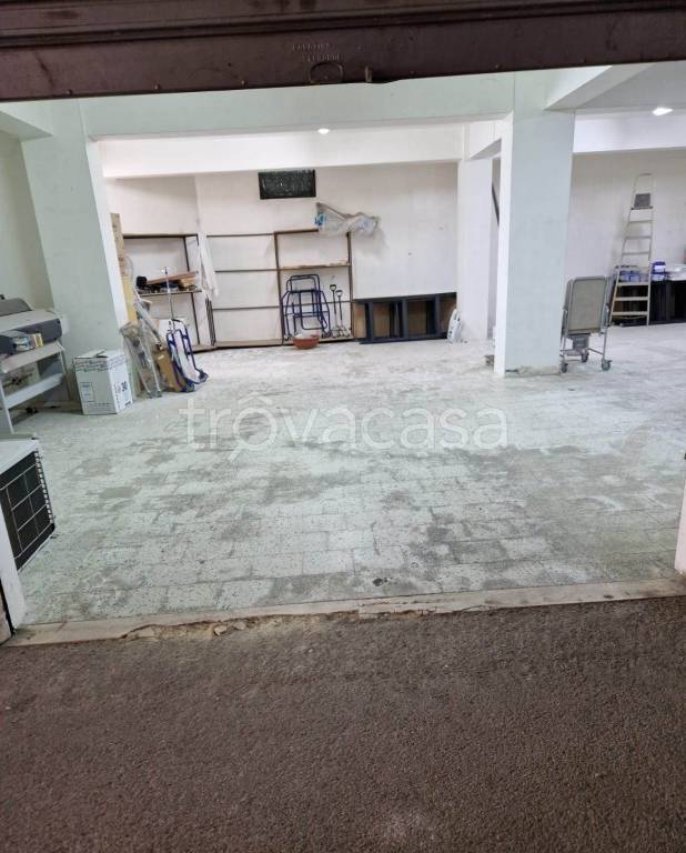 locale commerciale in vendita a Caltagirone