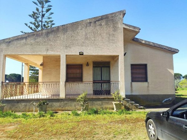 casa indipendente in vendita a Caltagirone in zona Santo Pietro
