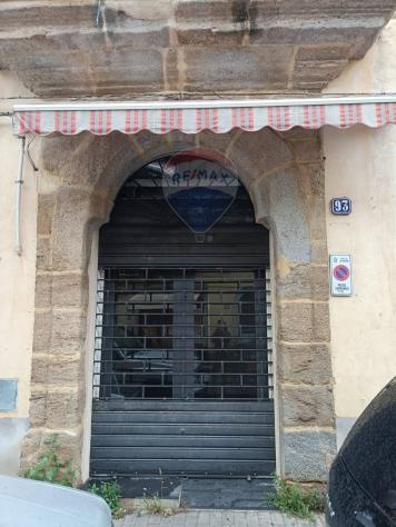 locale commerciale in vendita a Caltagirone