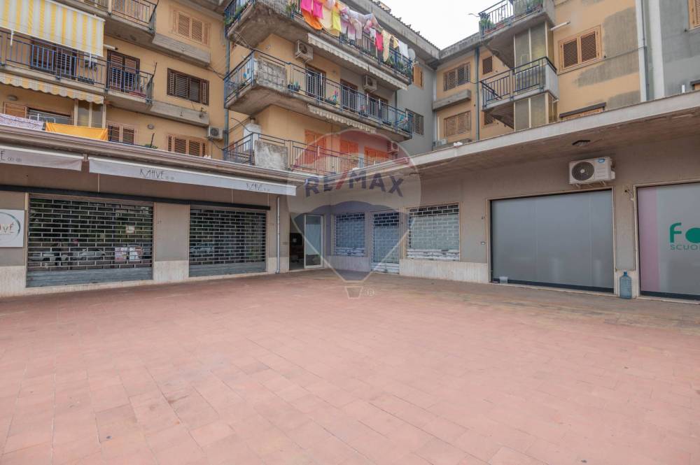 locale commerciale in vendita a Caltagirone