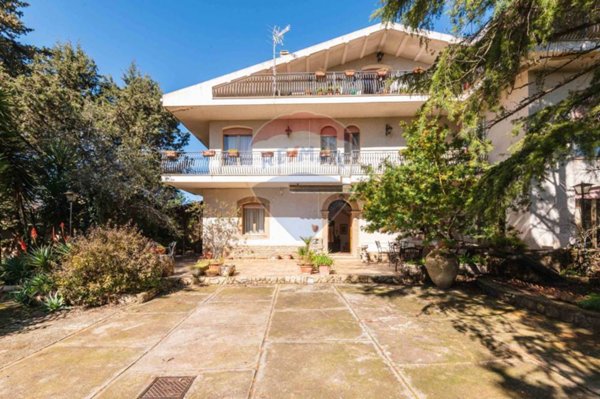 casa indipendente in vendita a Caltagirone