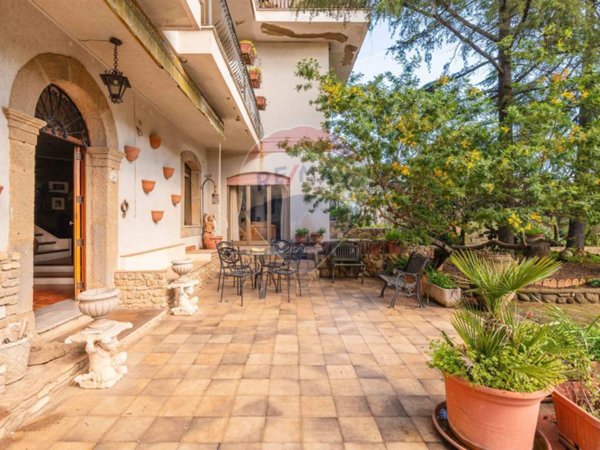 casa indipendente in vendita a Caltagirone