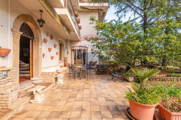 casa indipendente in vendita a Caltagirone