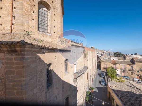 casa indipendente in vendita a Caltagirone