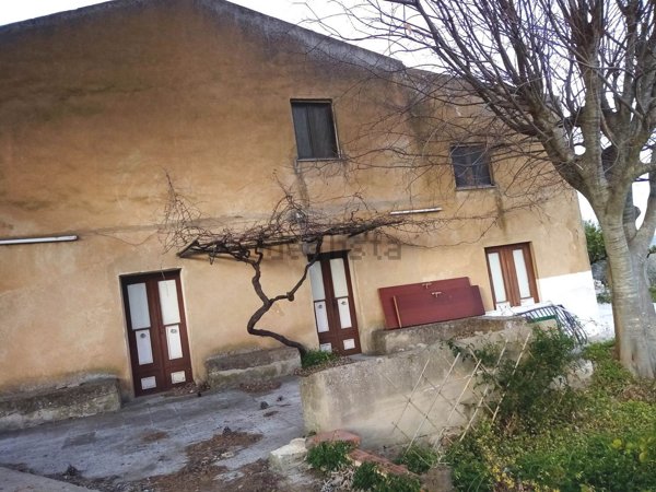 casa indipendente in vendita a Caltagirone