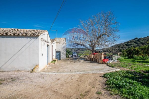 terreno agricolo in vendita a Caltagirone in zona Albanazzo