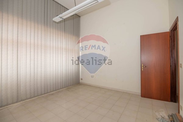 locale commerciale in vendita a Caltagirone