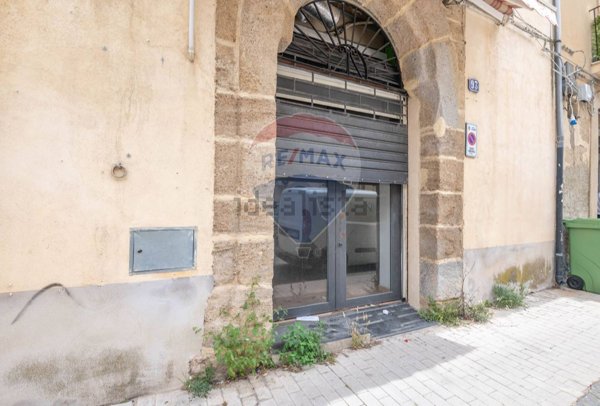 locale commerciale in vendita a Caltagirone