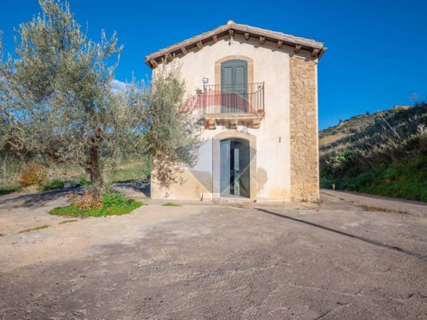 casa indipendente in vendita a Caltagirone in zona San Mauro