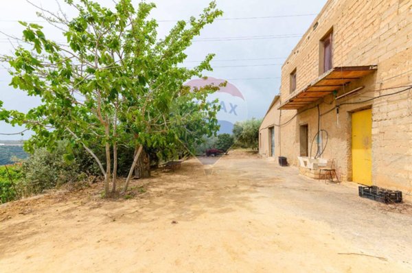 appartamento in vendita a Caltagirone in zona Santo Pietro