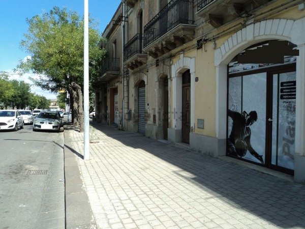 locale commerciale in vendita a Caltagirone