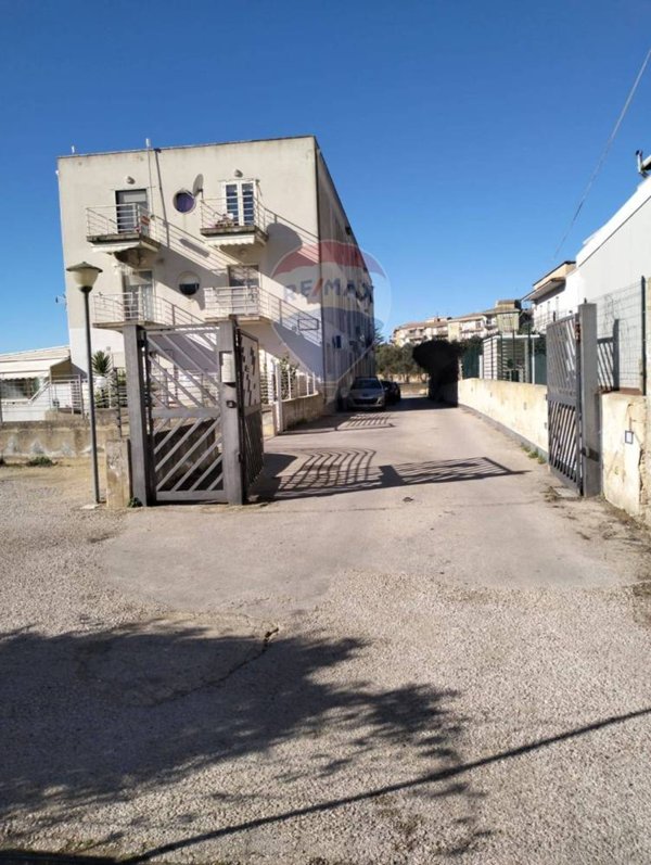 locale commerciale in vendita a Caltagirone