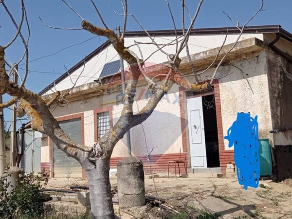 casa indipendente in vendita a Caltagirone in zona Santo Pietro
