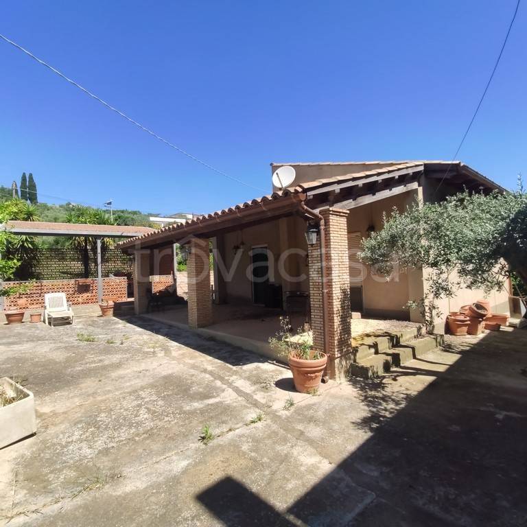 casa indipendente in vendita a Caltagirone