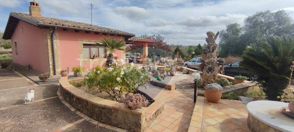 casa indipendente in vendita a Caltagirone in zona Piano San Paolo