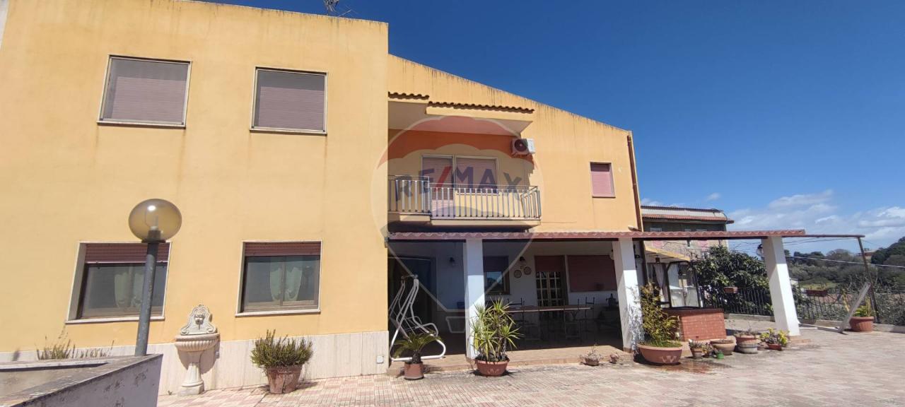 casa indipendente in vendita a Caltagirone