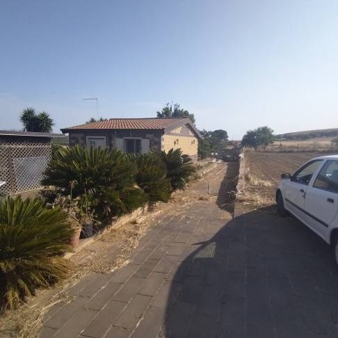 casa indipendente in vendita a Caltagirone