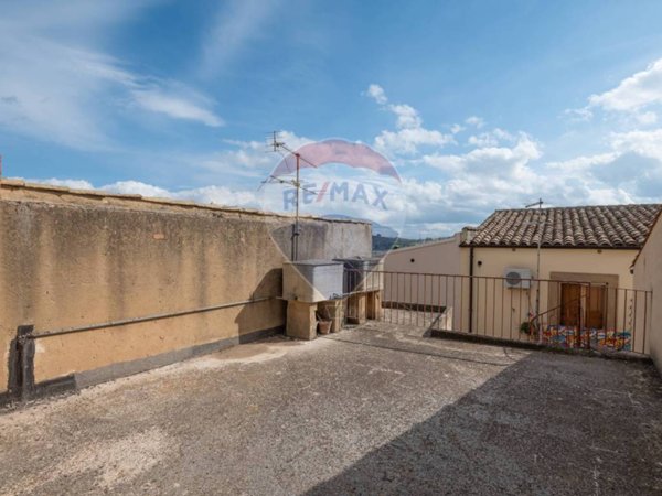 casa indipendente in vendita a Caltagirone