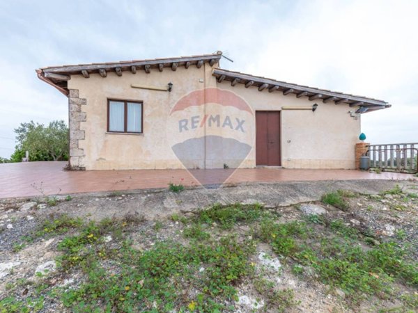 casa indipendente in vendita a Caltagirone