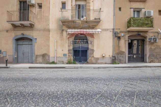 locale commerciale in vendita a Caltagirone