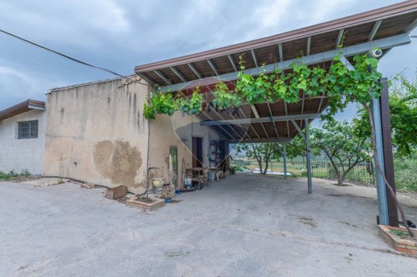 casa indipendente in vendita a Caltagirone