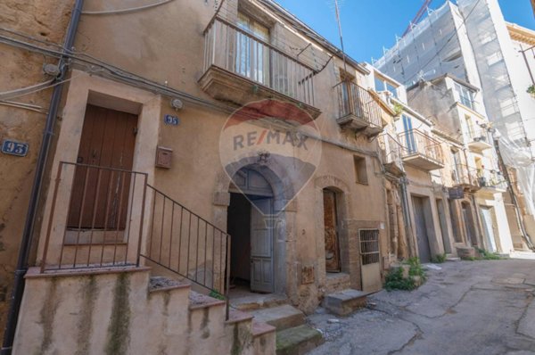casa indipendente in vendita a Caltagirone