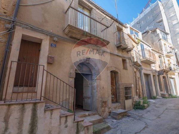casa indipendente in vendita a Caltagirone