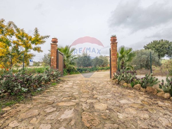 casa indipendente in vendita a Caltagirone