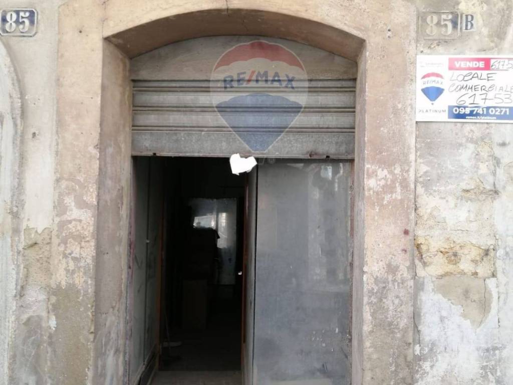 negozio in vendita a Caltagirone in zona Santo Pietro
