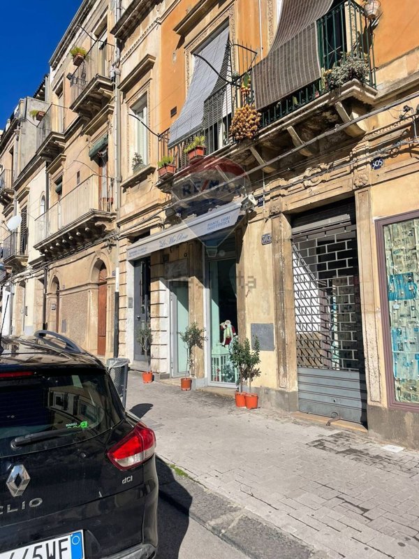 locale commerciale in vendita a Caltagirone