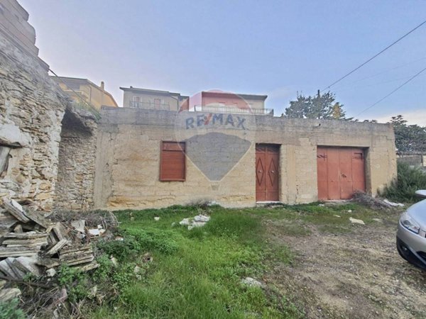casa indipendente in vendita a Caltagirone