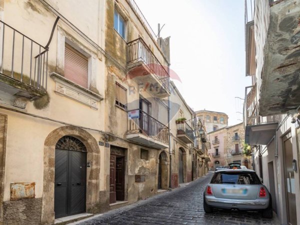 casa indipendente in vendita a Caltagirone