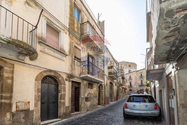 casa indipendente in vendita a Caltagirone