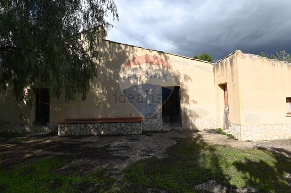 casa indipendente in vendita a Caltagirone in zona Santo Pietro