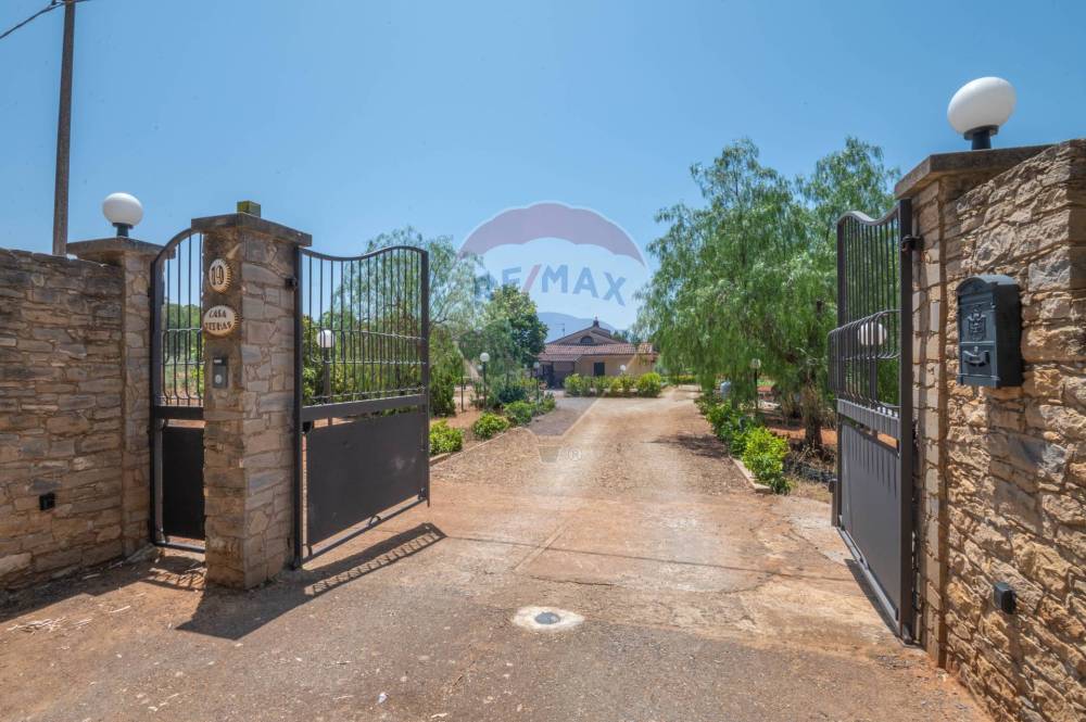 casa indipendente in vendita a Caltagirone in zona Santo Pietro