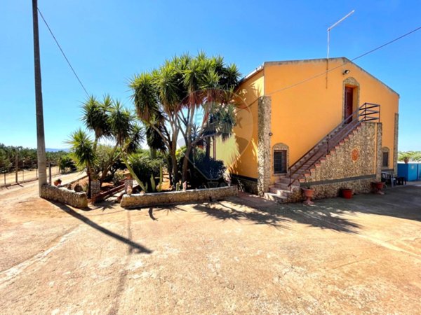 casa indipendente in vendita a Caltagirone