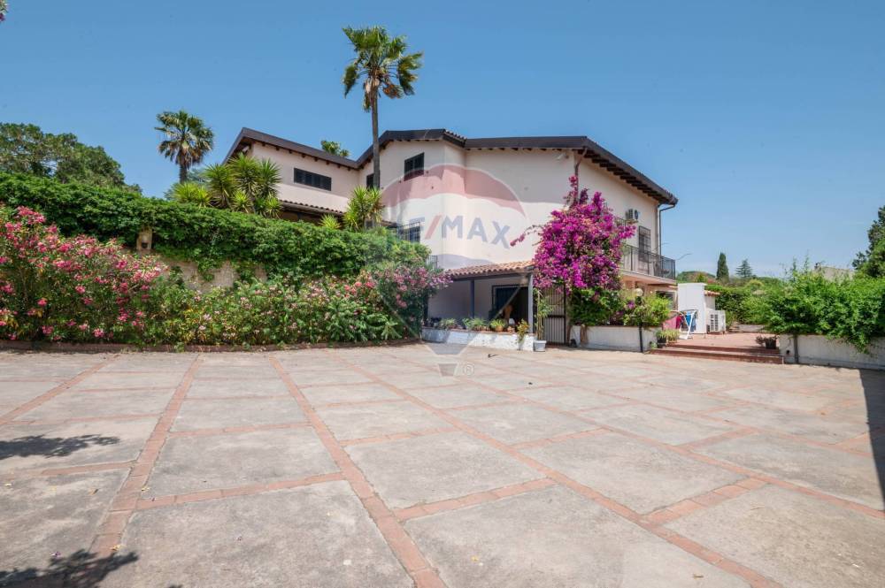 casa indipendente in vendita a Caltagirone in zona Santo Pietro